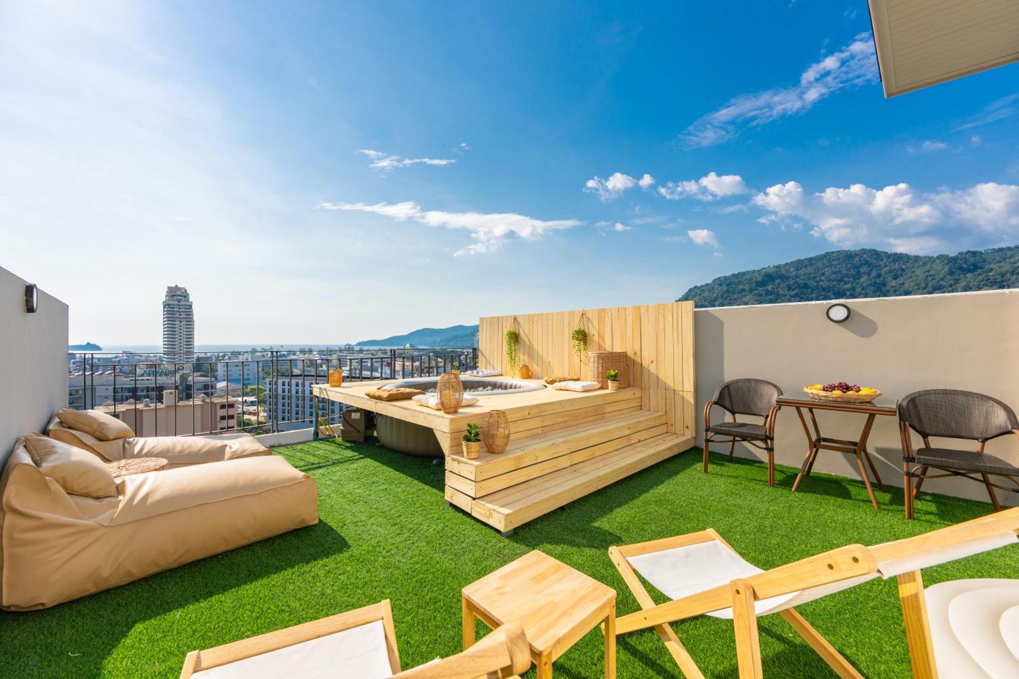 Sky Wave Patong Hotel Bagian luar foto