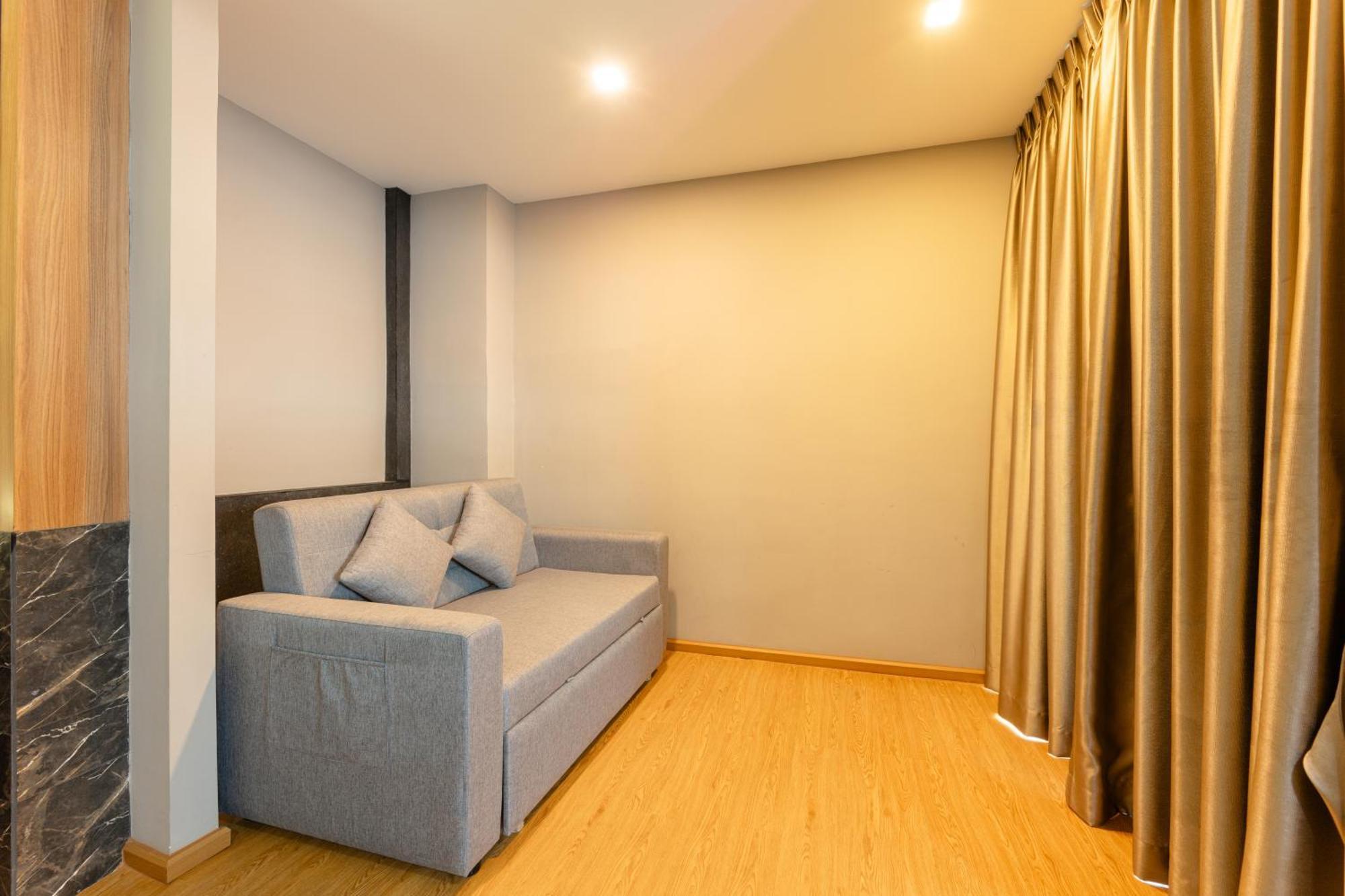 Sky Wave Patong Hotel Bagian luar foto